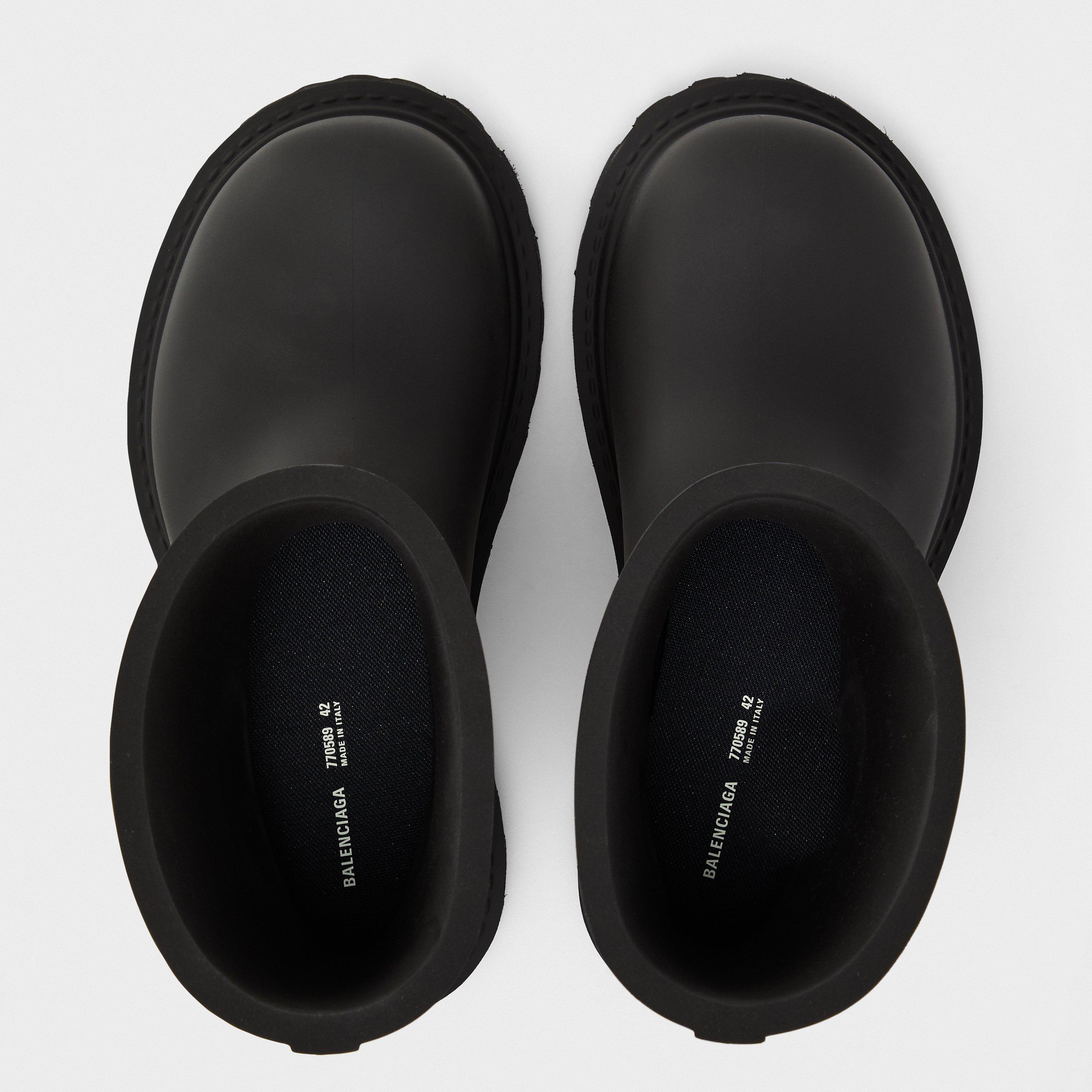 Minimalist Flat Ankle Boots