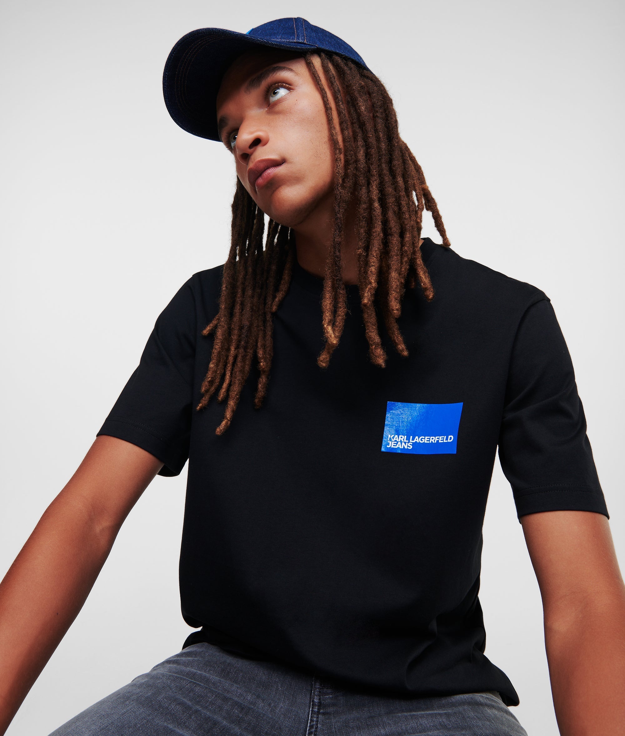 SHORT-SLEEVED T-SHIRT