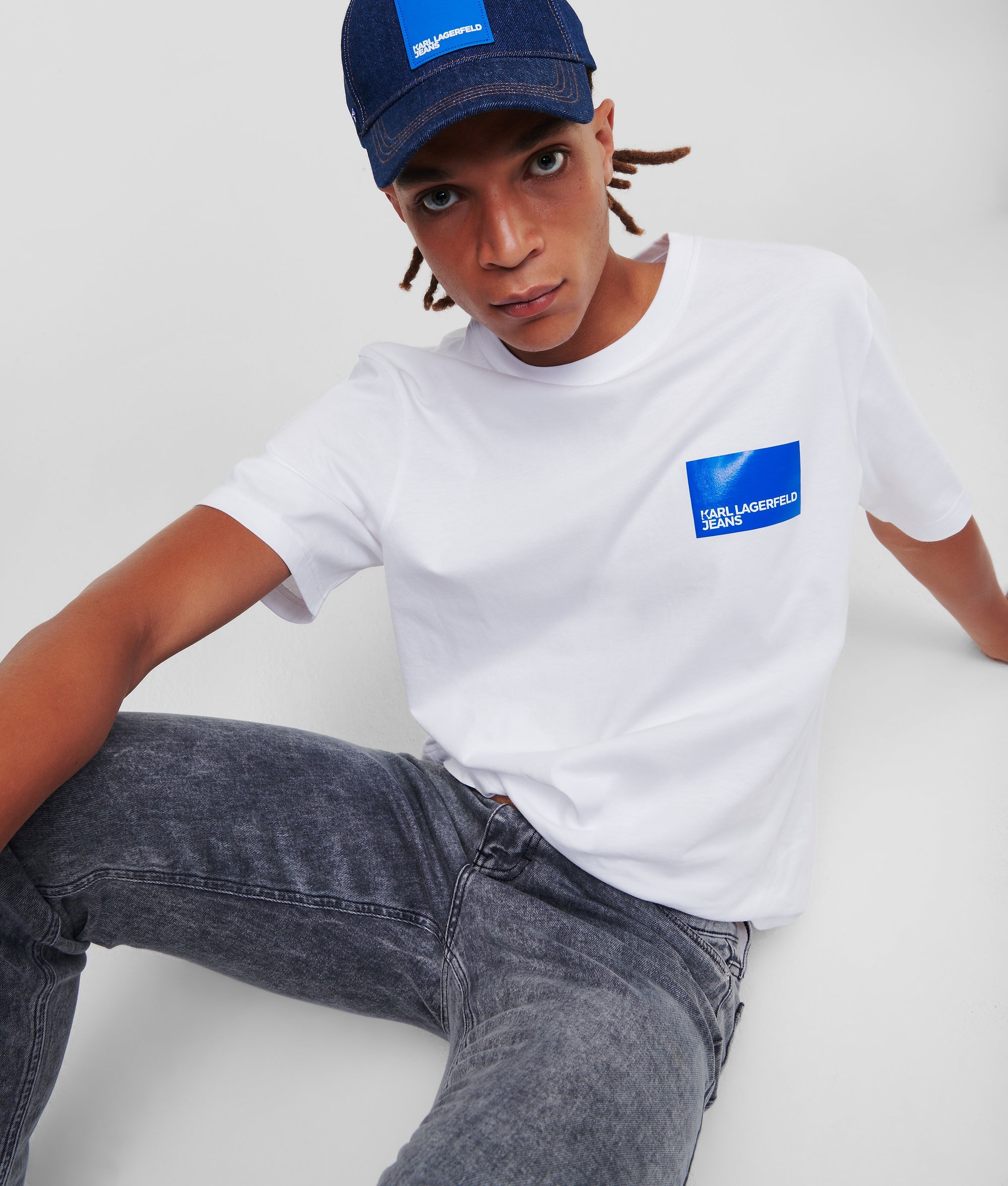 SHORT-SLEEVED T-SHIRT