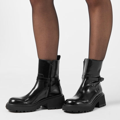 Conny Flat Ankle Boots