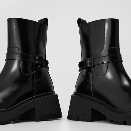 Conny Flat Ankle Boots