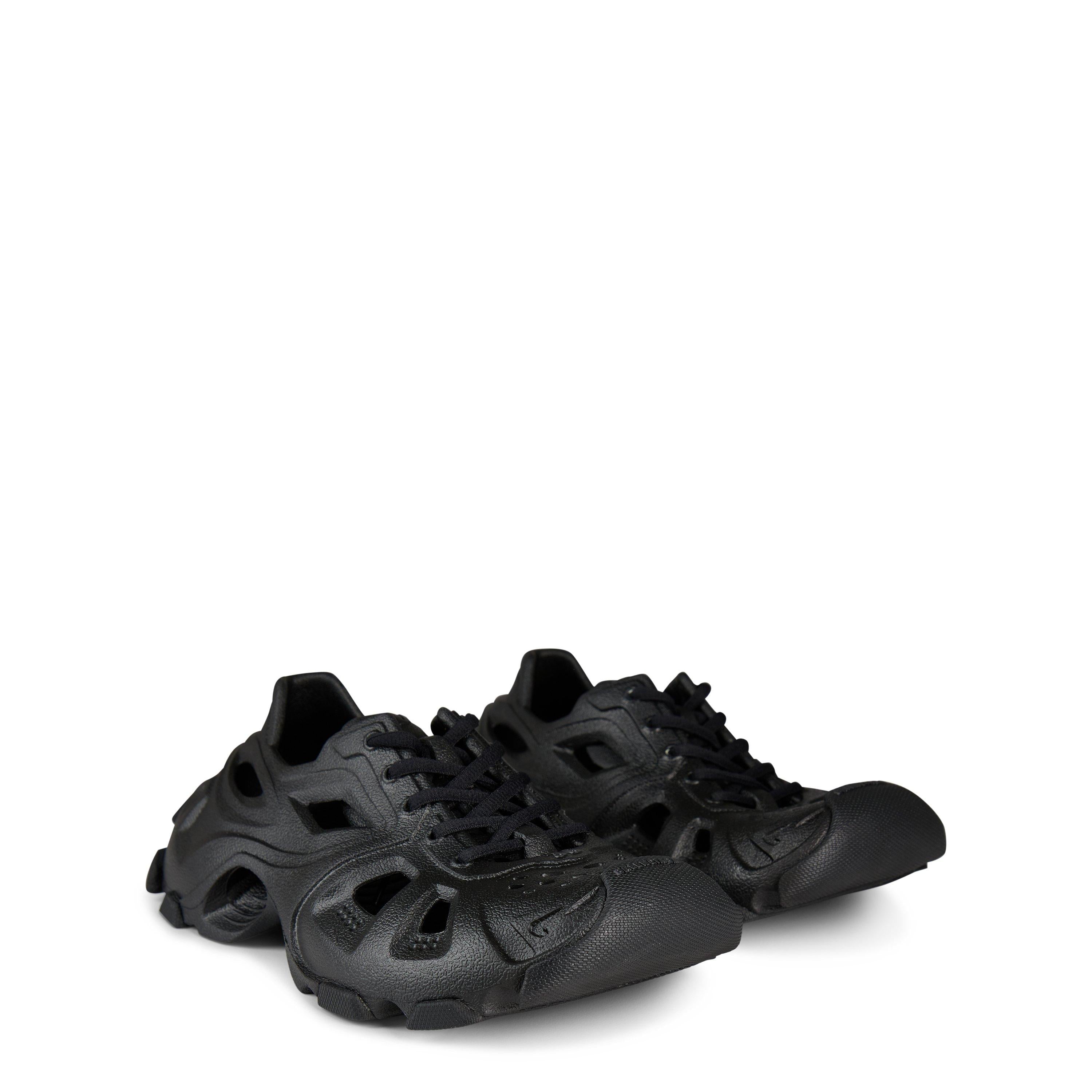 Lace-Up Runners