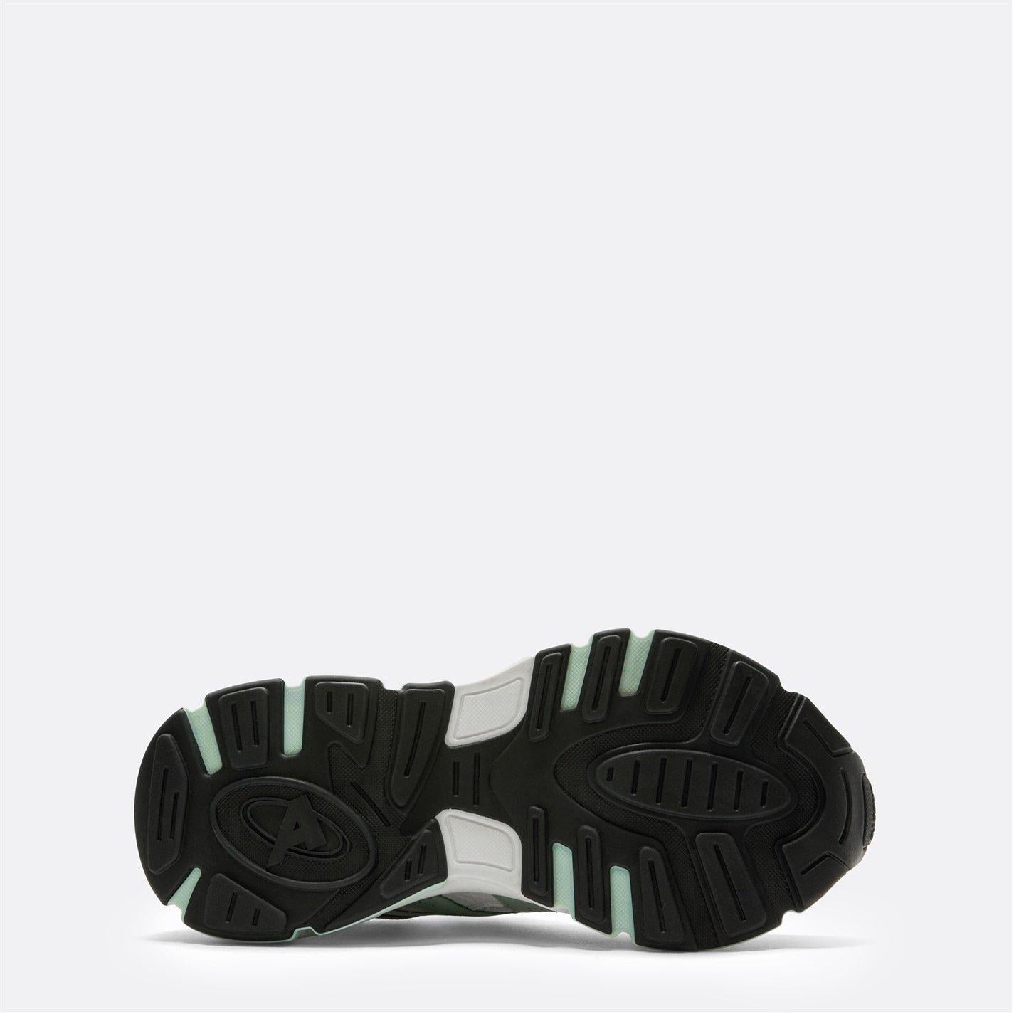 Women's Sphere Trip Leather Runner