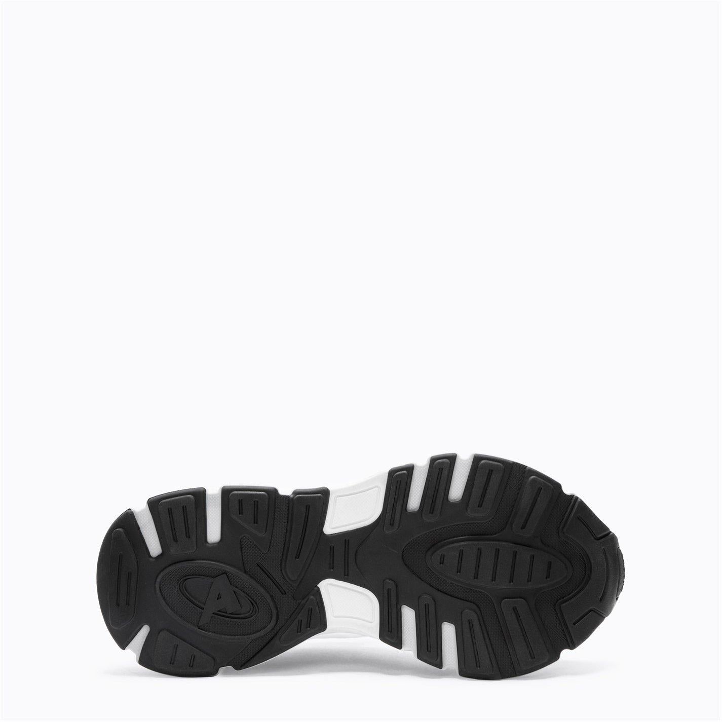 Women's Sphere Trip Leather Runner