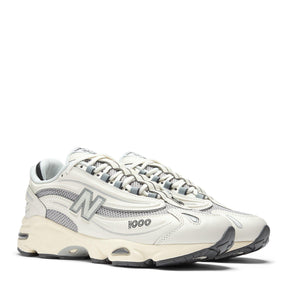 1000 Sneakers