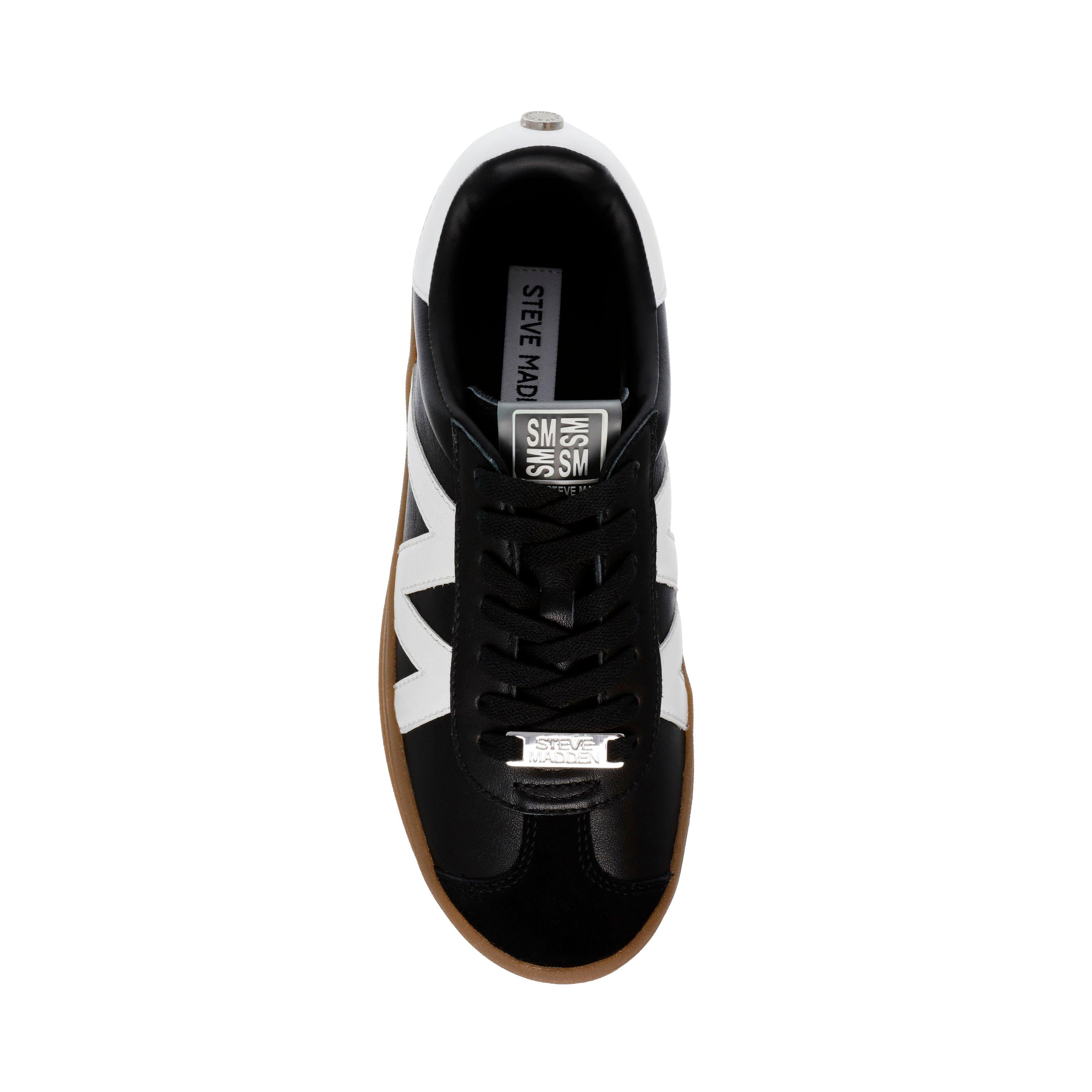 Opponent Low-Top Trainers