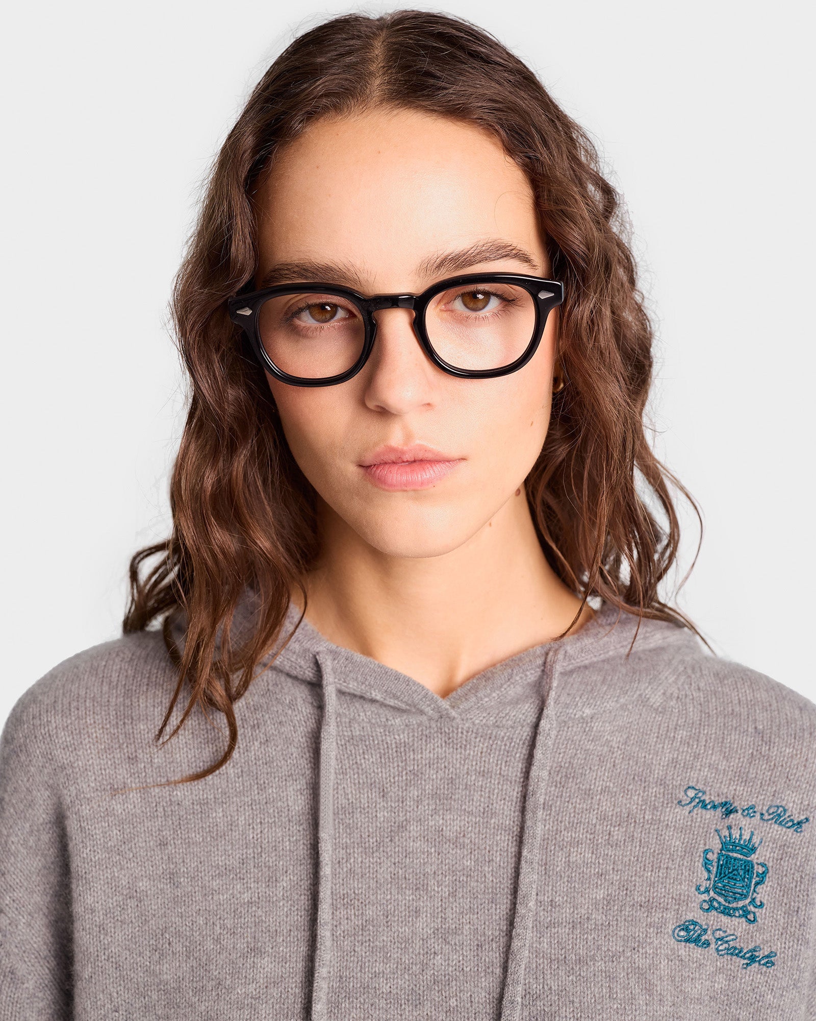 The Carlyle Crest Cashmere Hoodie - Heather Gray/Forest