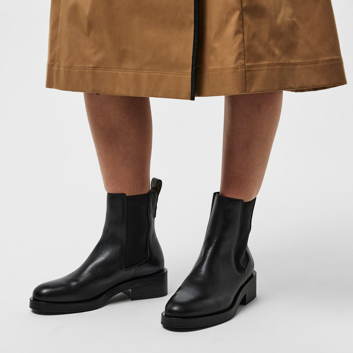 Iryna Chelsea Boots