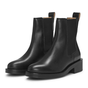 Iryna Chelsea Boots