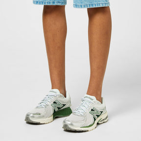 860v2 Shoes