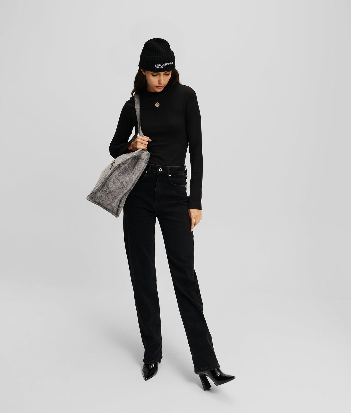 HIGH-RISE STRAIGHT JEANS