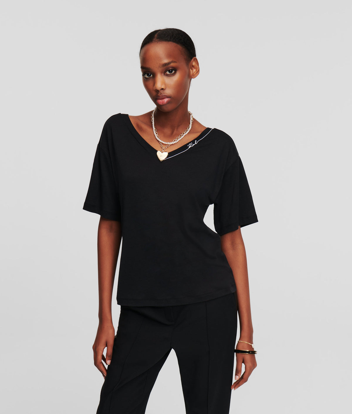 SIGNATURE V-NECK T-SHIRT