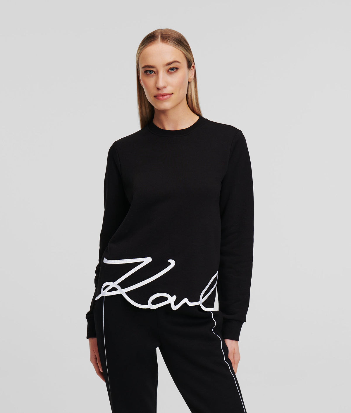 SIGNATURE HEM SWEATSHIRT