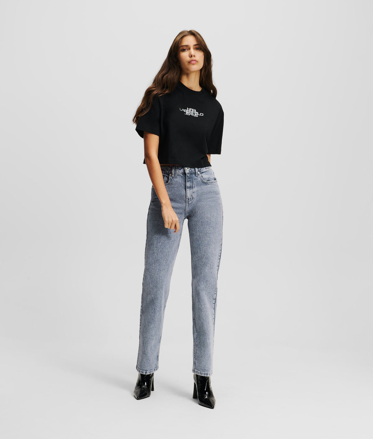 HIGH-RISE STRAIGHT JEANS