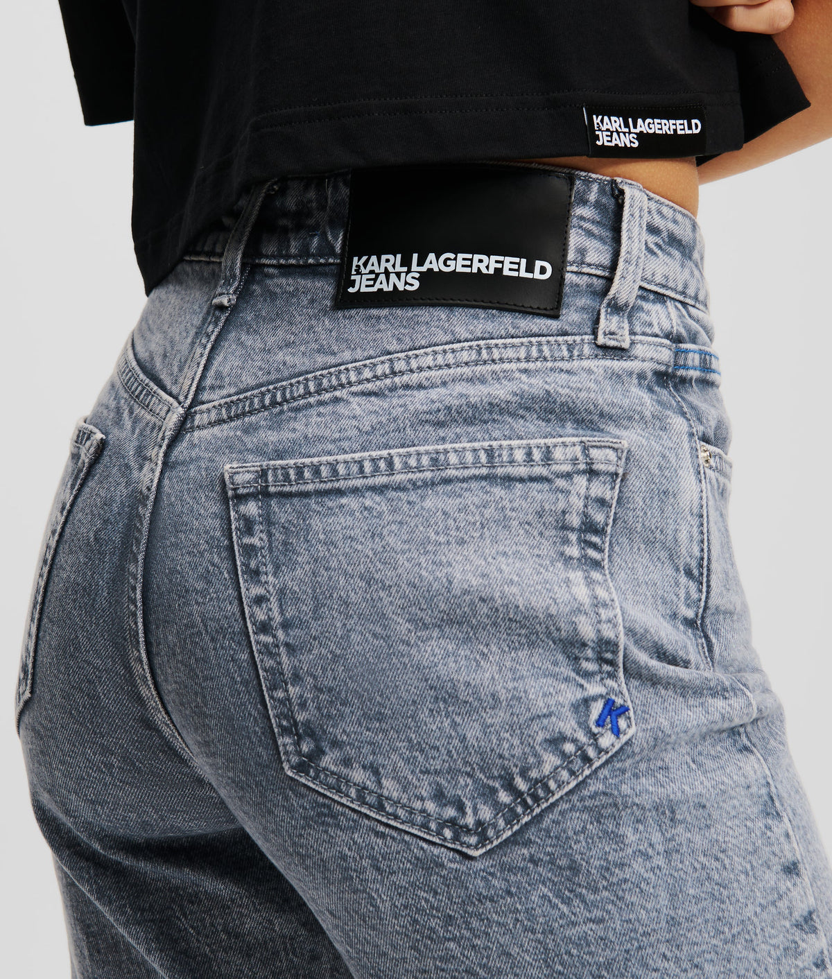 HIGH-RISE STRAIGHT JEANS