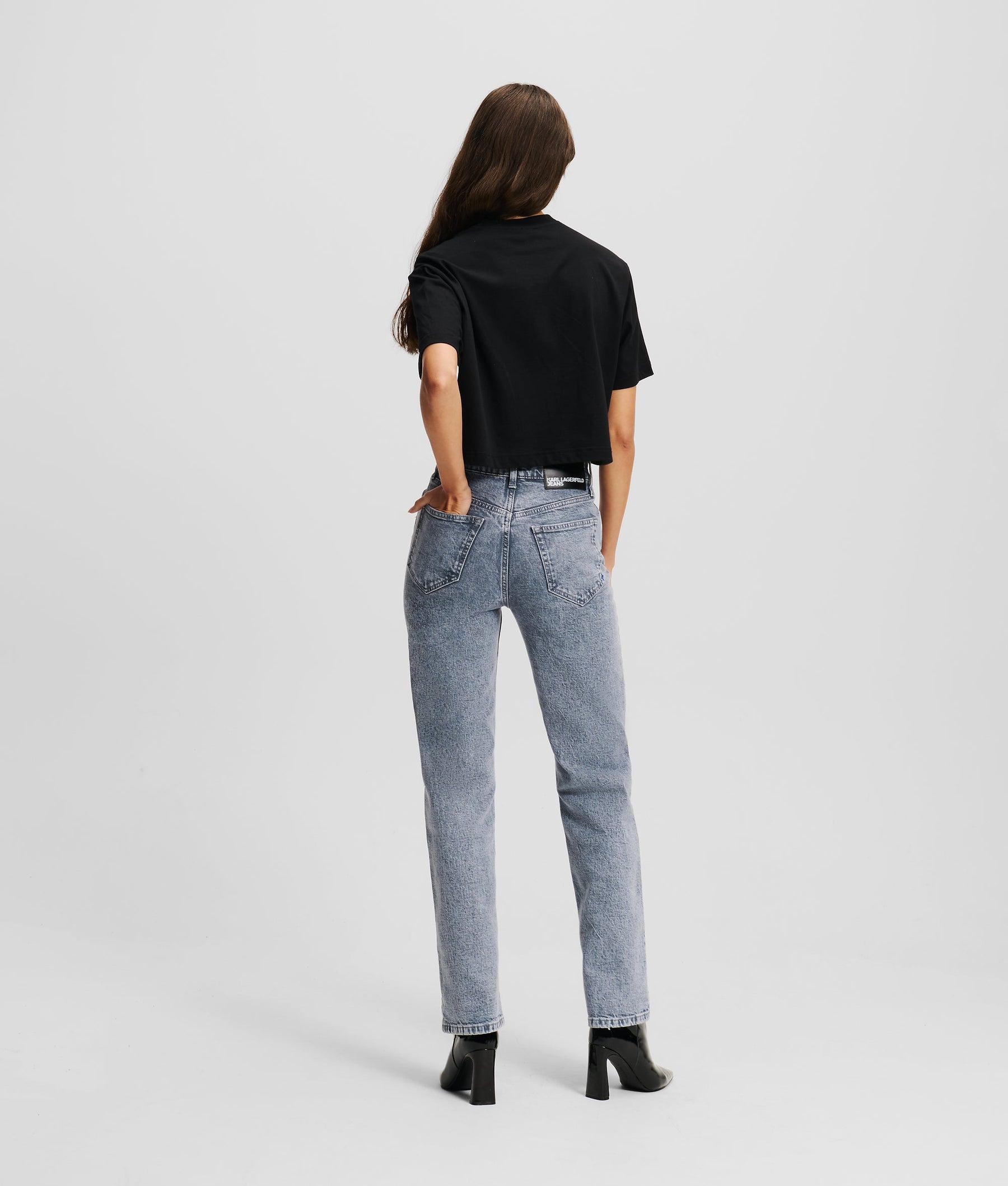 HIGH-RISE STRAIGHT JEANS