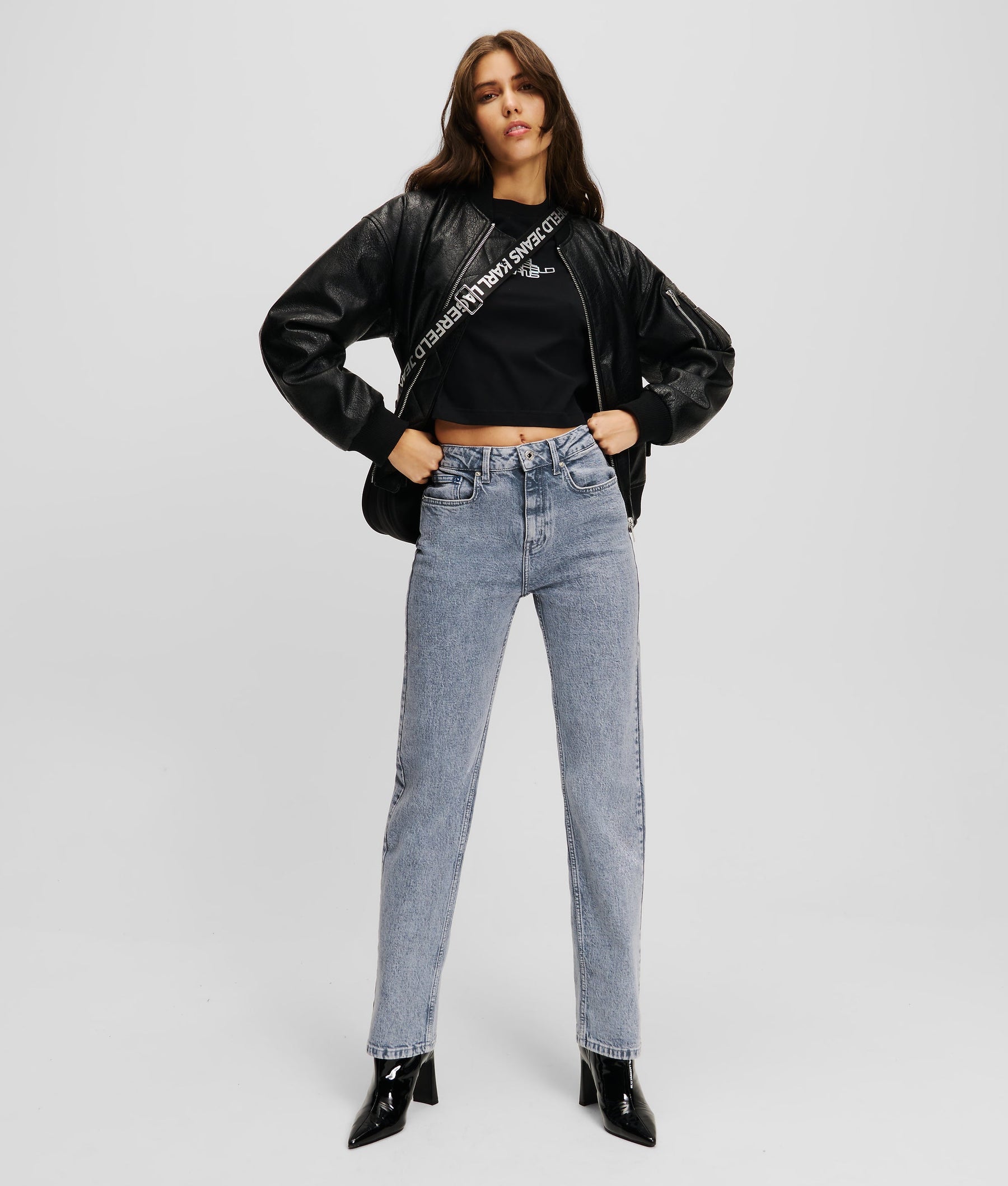 HIGH-RISE STRAIGHT JEANS