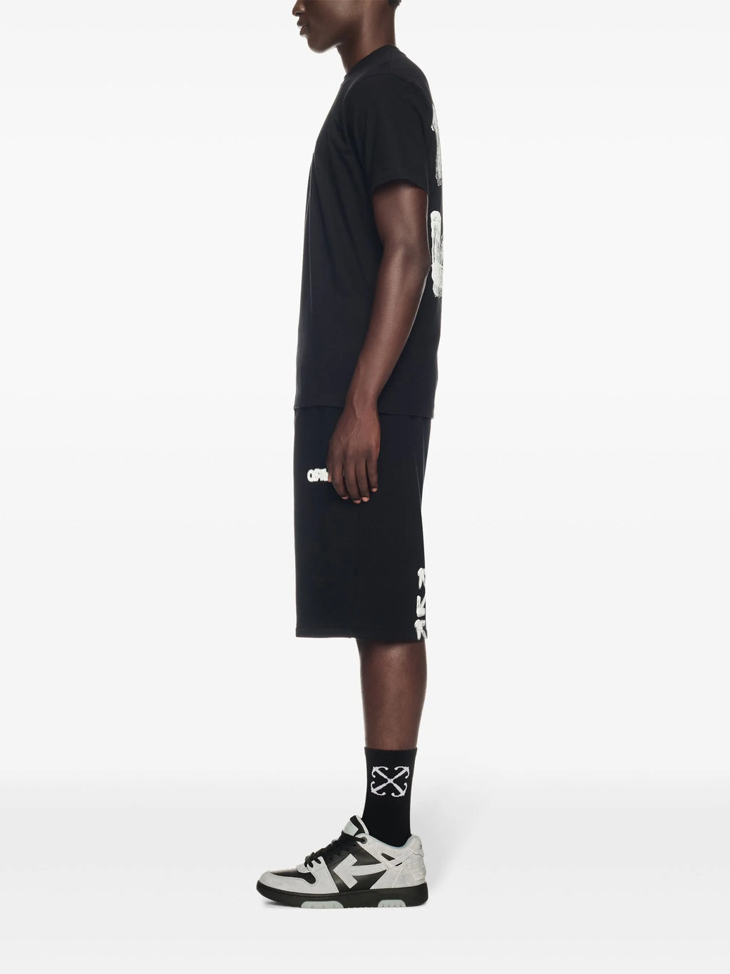 Off-White Spray Arrow Logo T-Shirt in Black