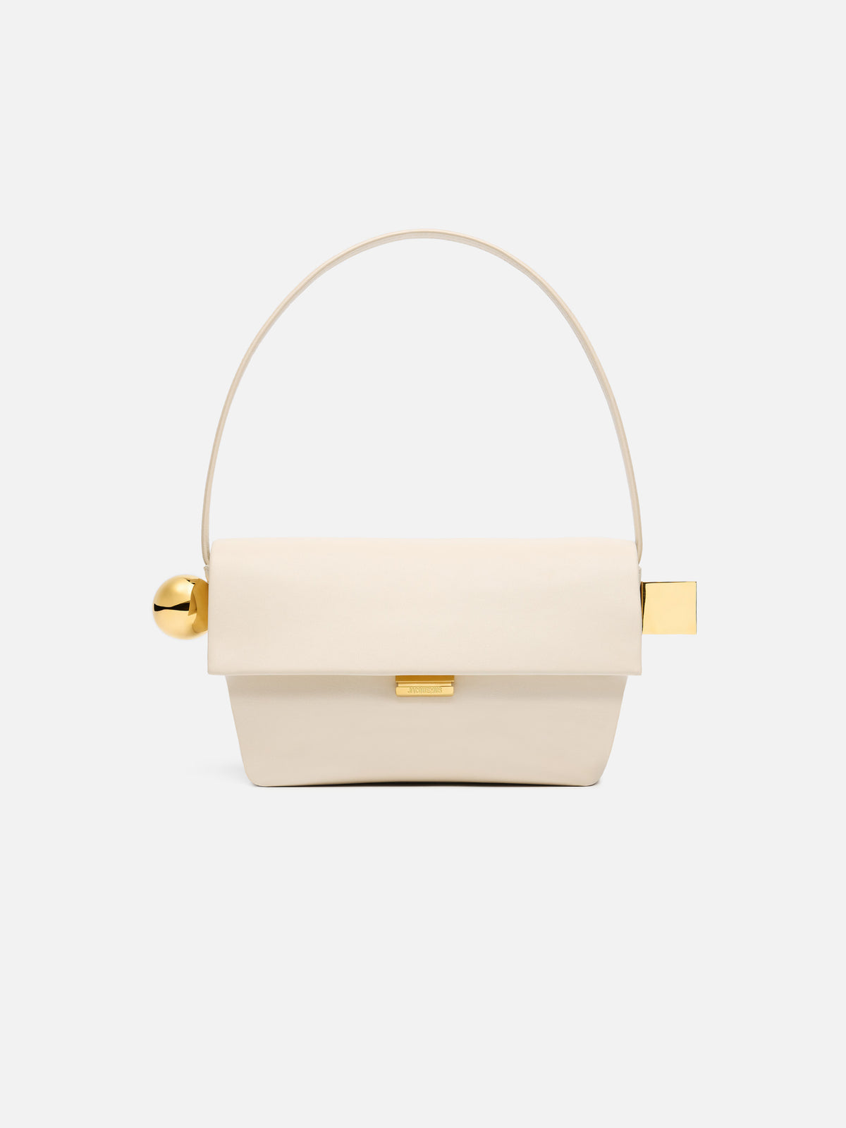 The Rond Carré Shoulder bag with flap.