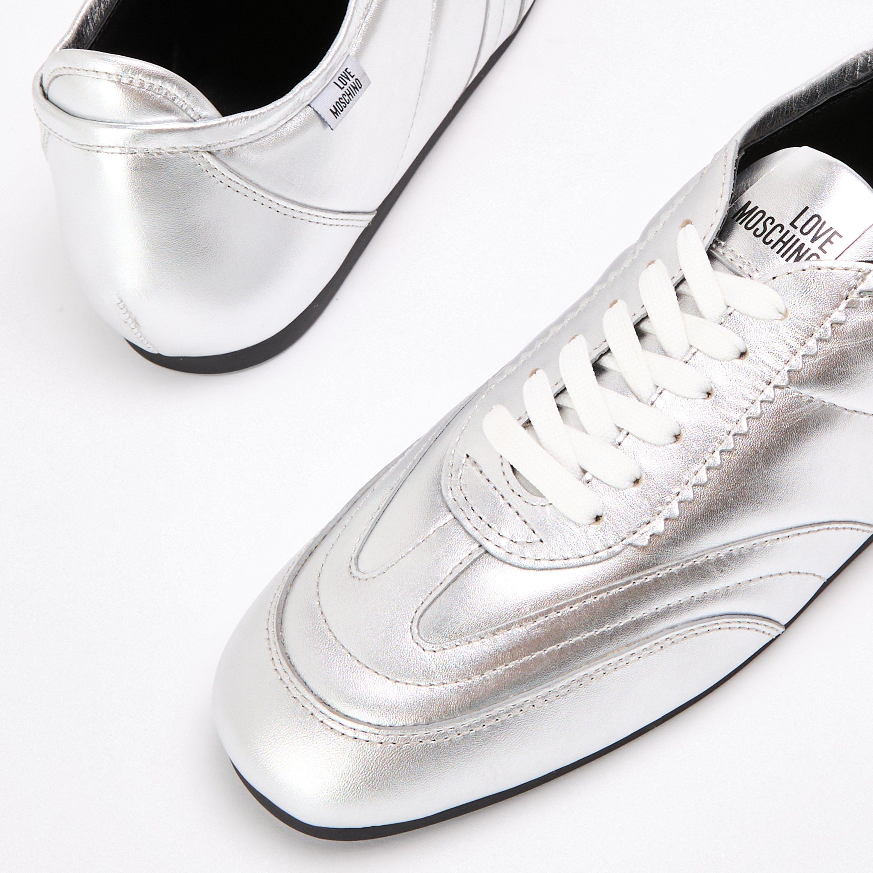 Low-Top Trainers