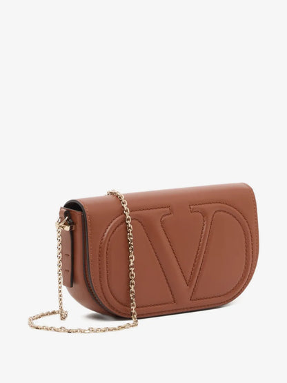 VLogo Walk chain pouch in calfskin