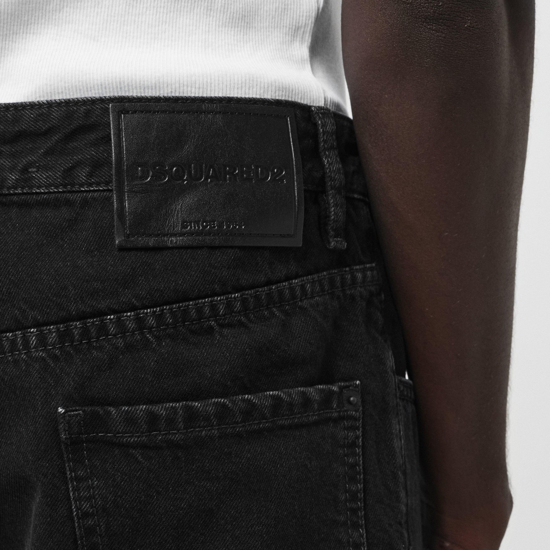 642 Dark Wash Jeans