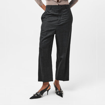 Capri Cropped Straight Leg Jeans