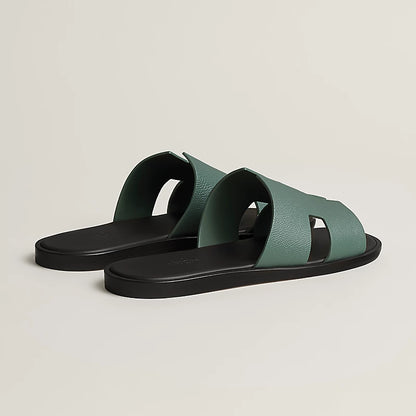 Izmir sandal in Vert Cèdre / Marron Ébène
