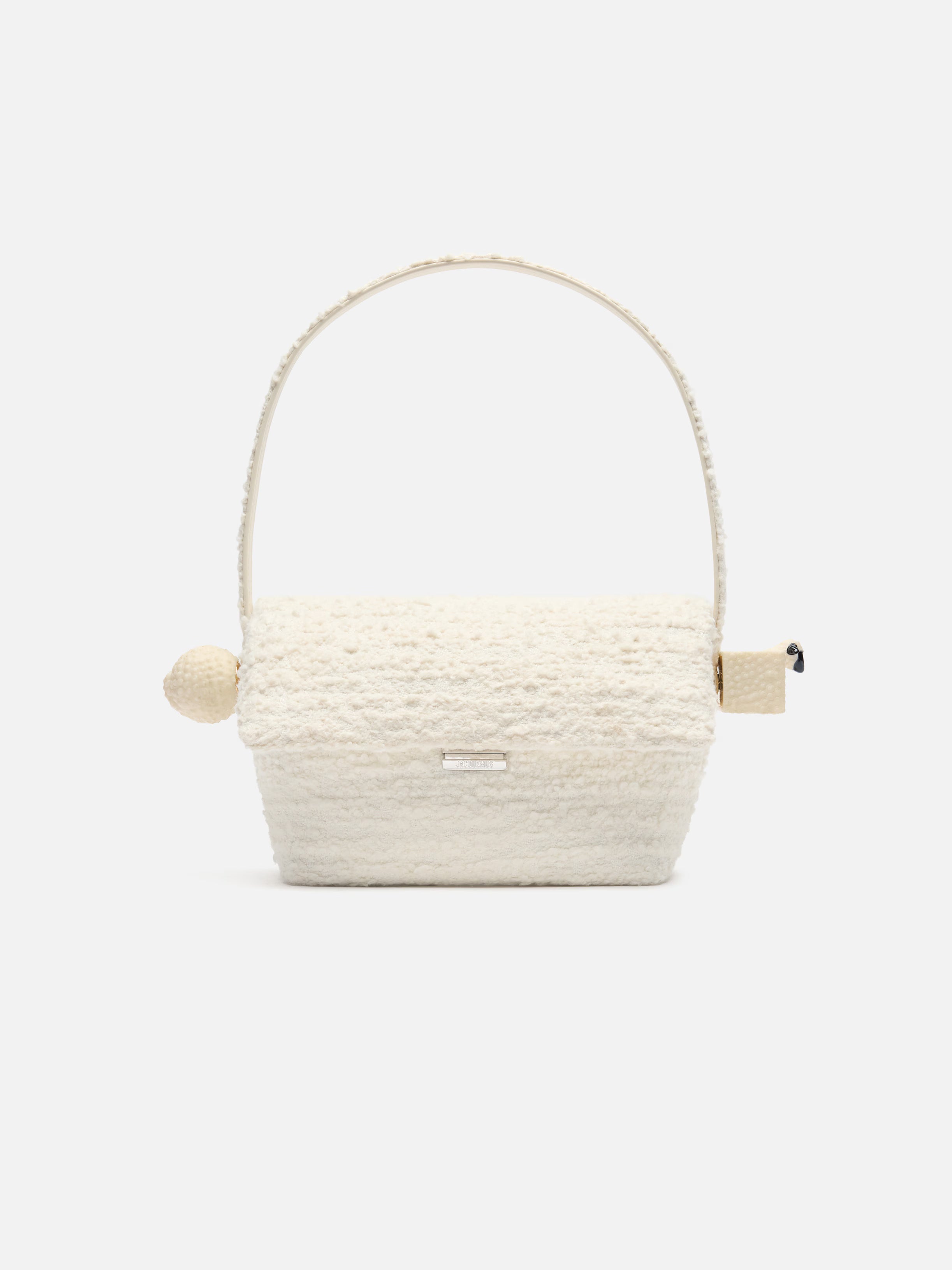 The Rond Carré Shoulder bag with flap.