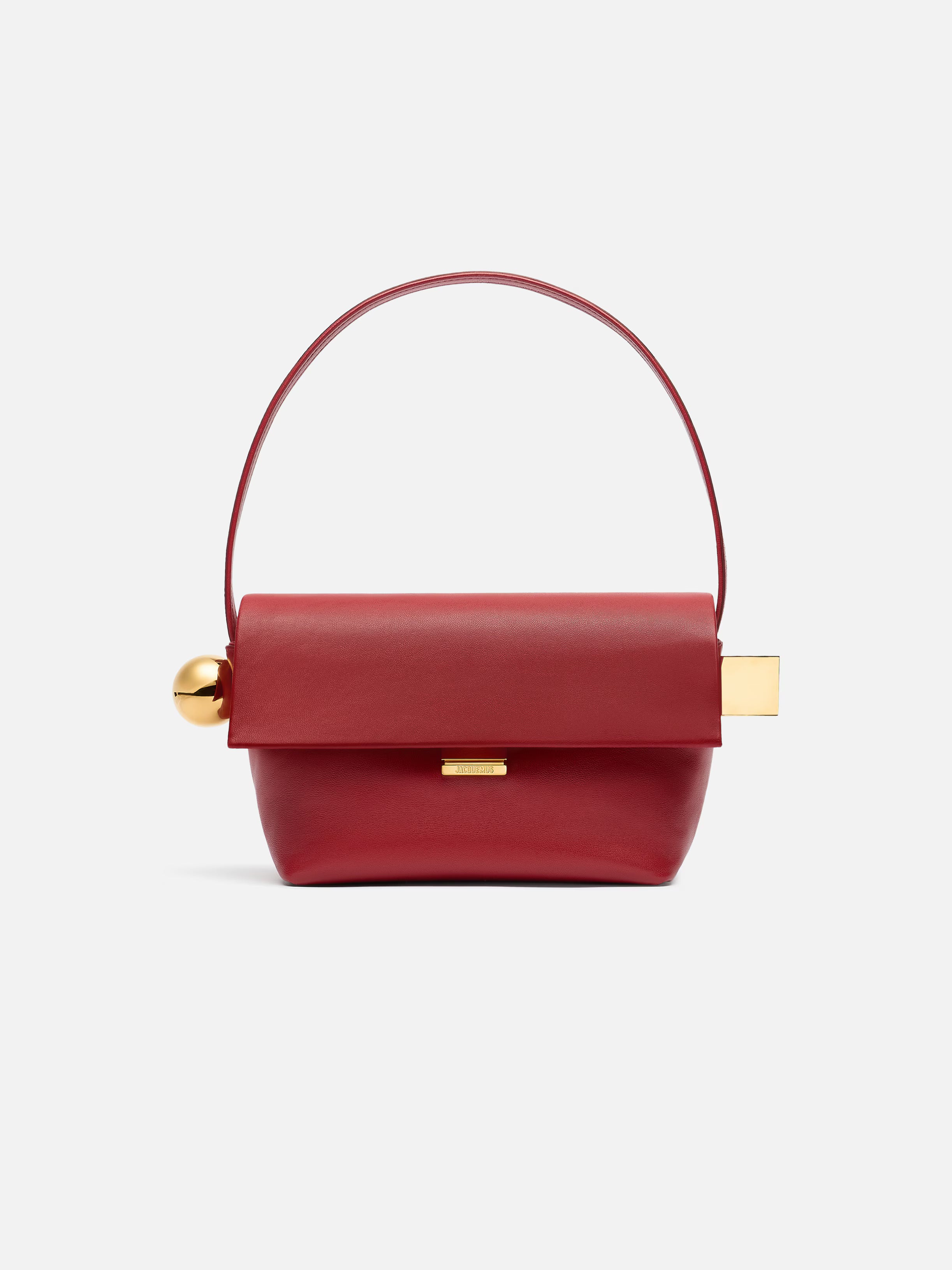 The Rond Carré Shoulder bag with flap.