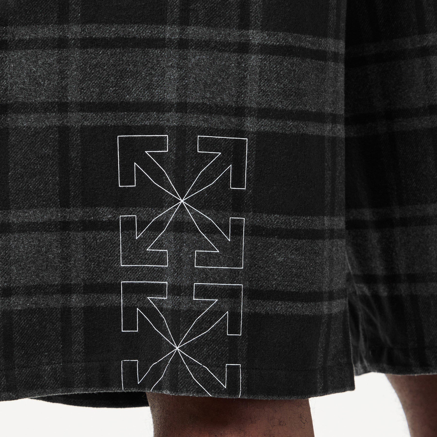 Off Outline Short Sn99