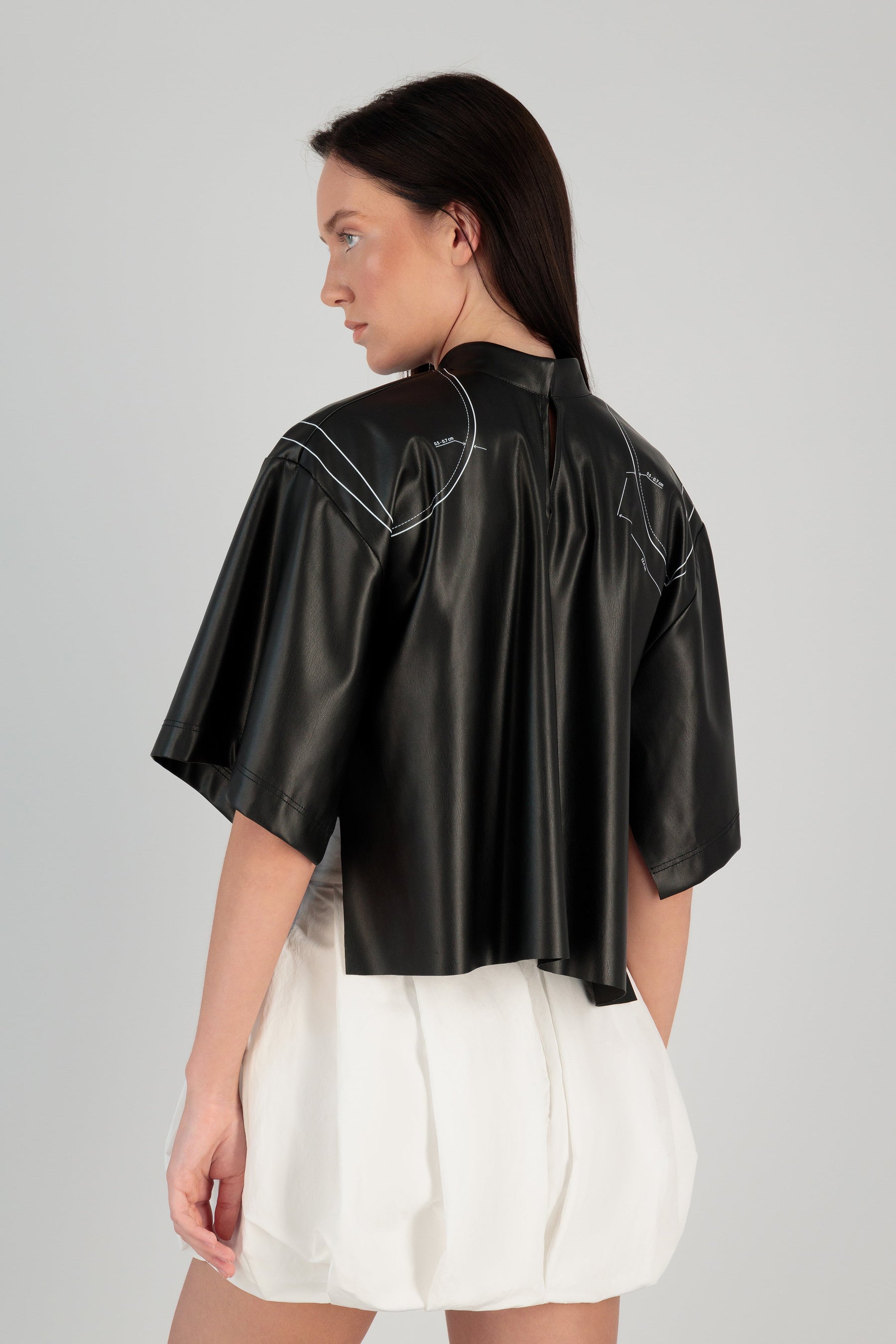 VEGAN LEATHER TEE W/ SHOULDER PAD PRINT