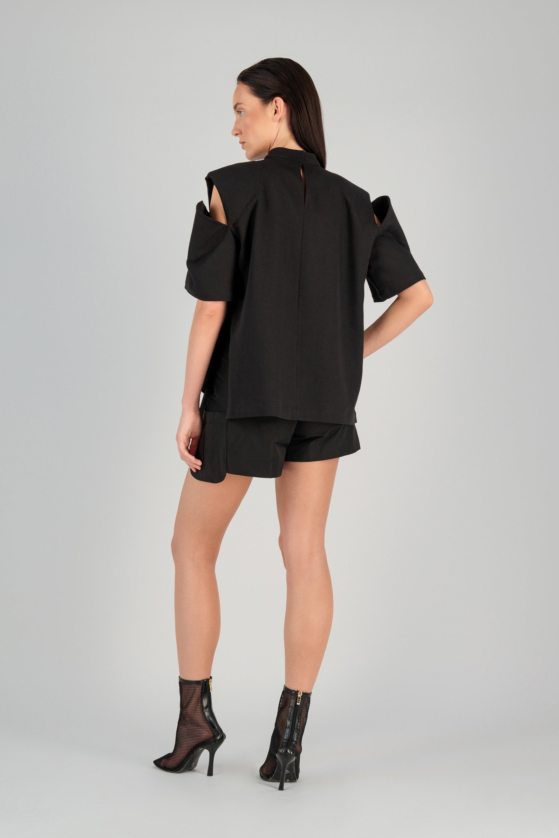 TWILL SHOULDER CUTOUT TEE