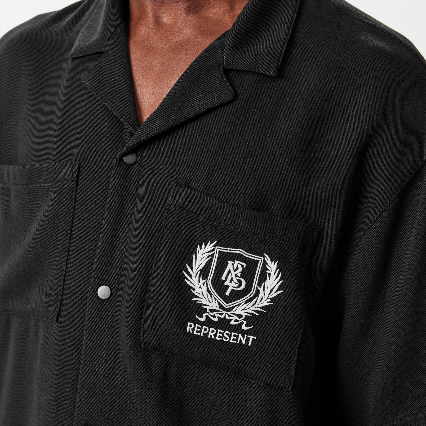 Men's Rep Crest S/S Shirt, Iconic Crest Shirt
