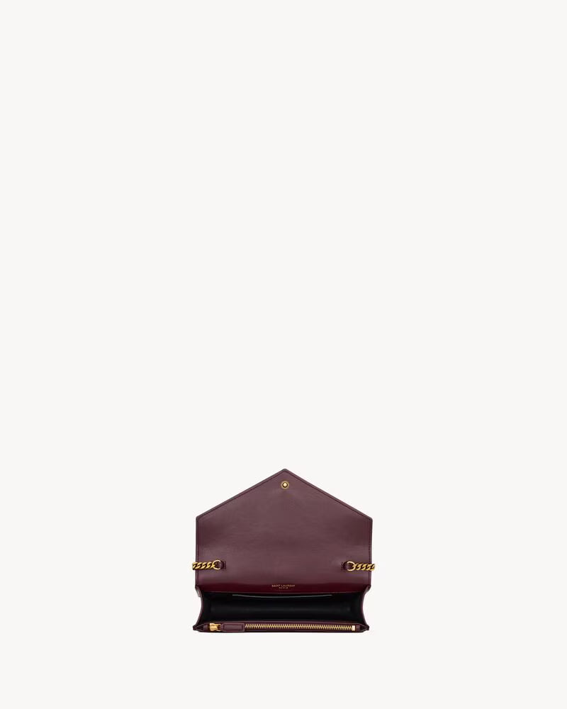 CASSANDRE envelope chain wallet in GRAIN DE POUDRE leather