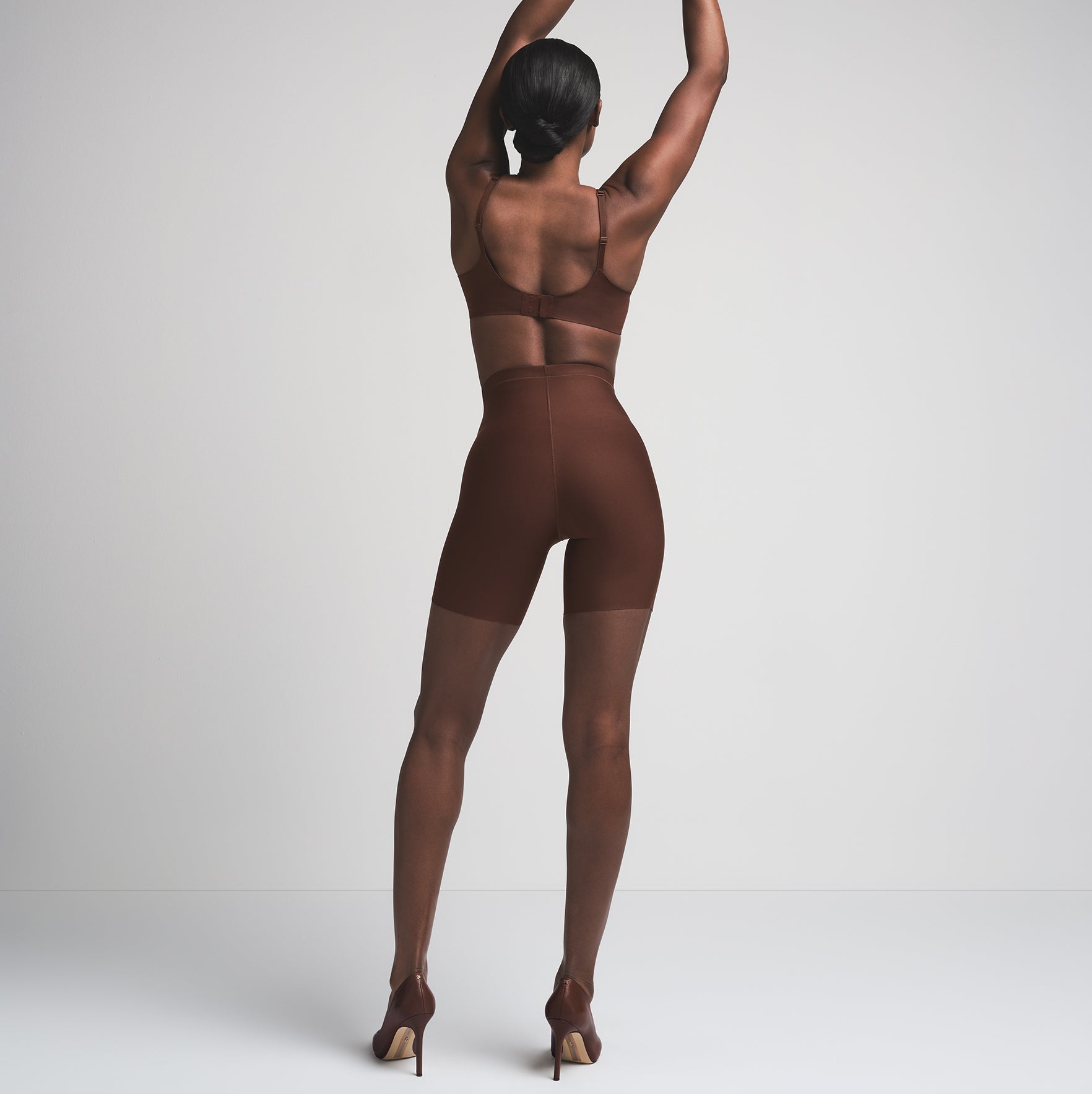 Skims Body Core Sculpt Mid Rise Short