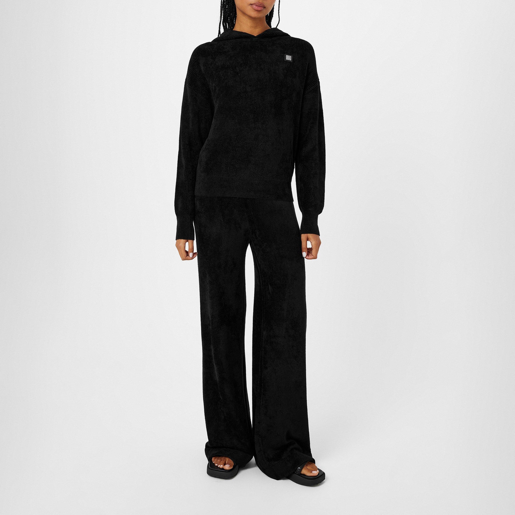 Hugo Sheny 10252994 01