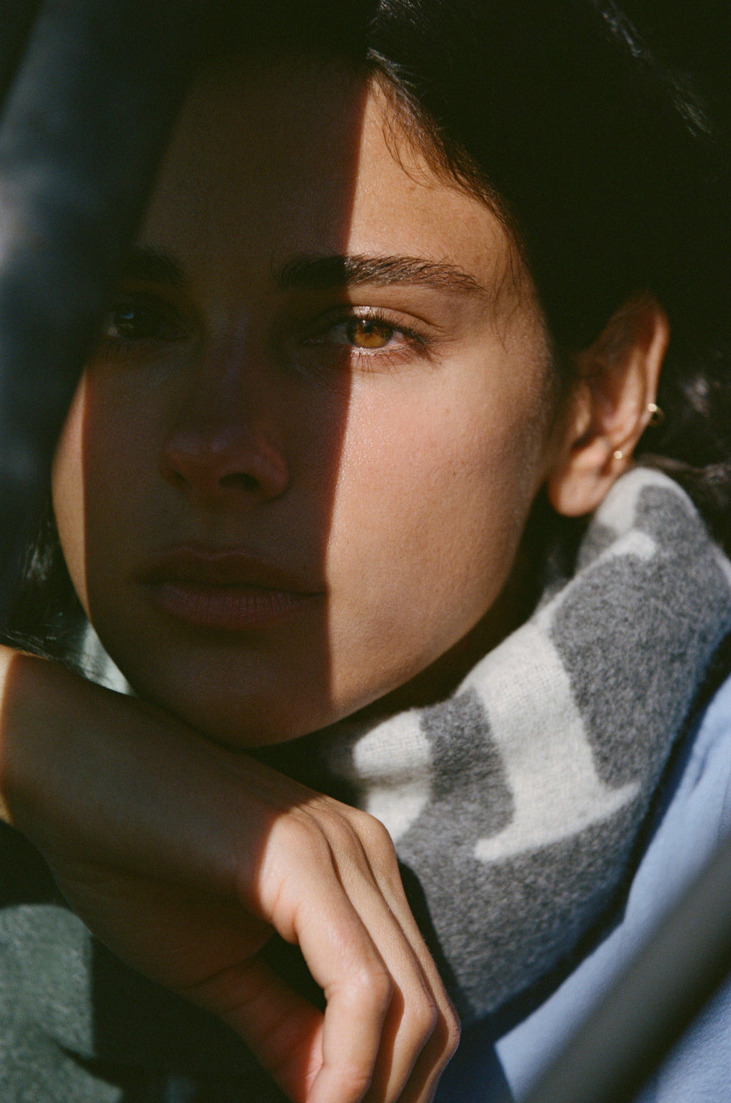 Big Serif Scarf - Gray