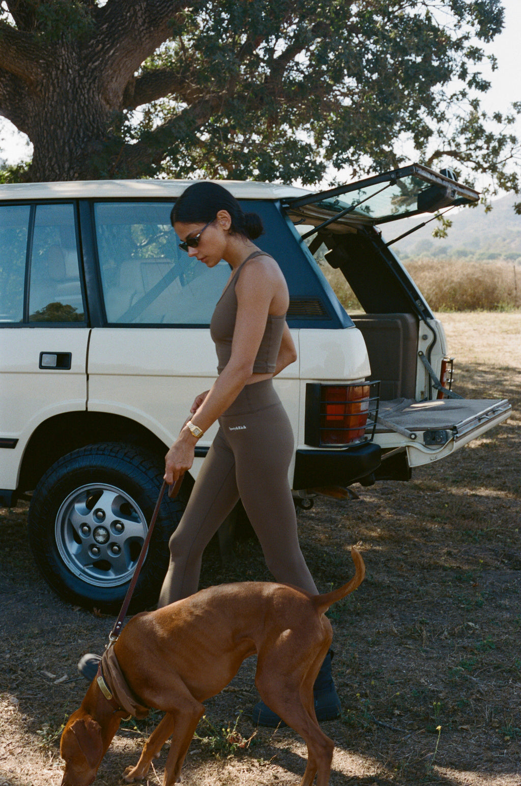 Serif Logo Legging - Toffee/White