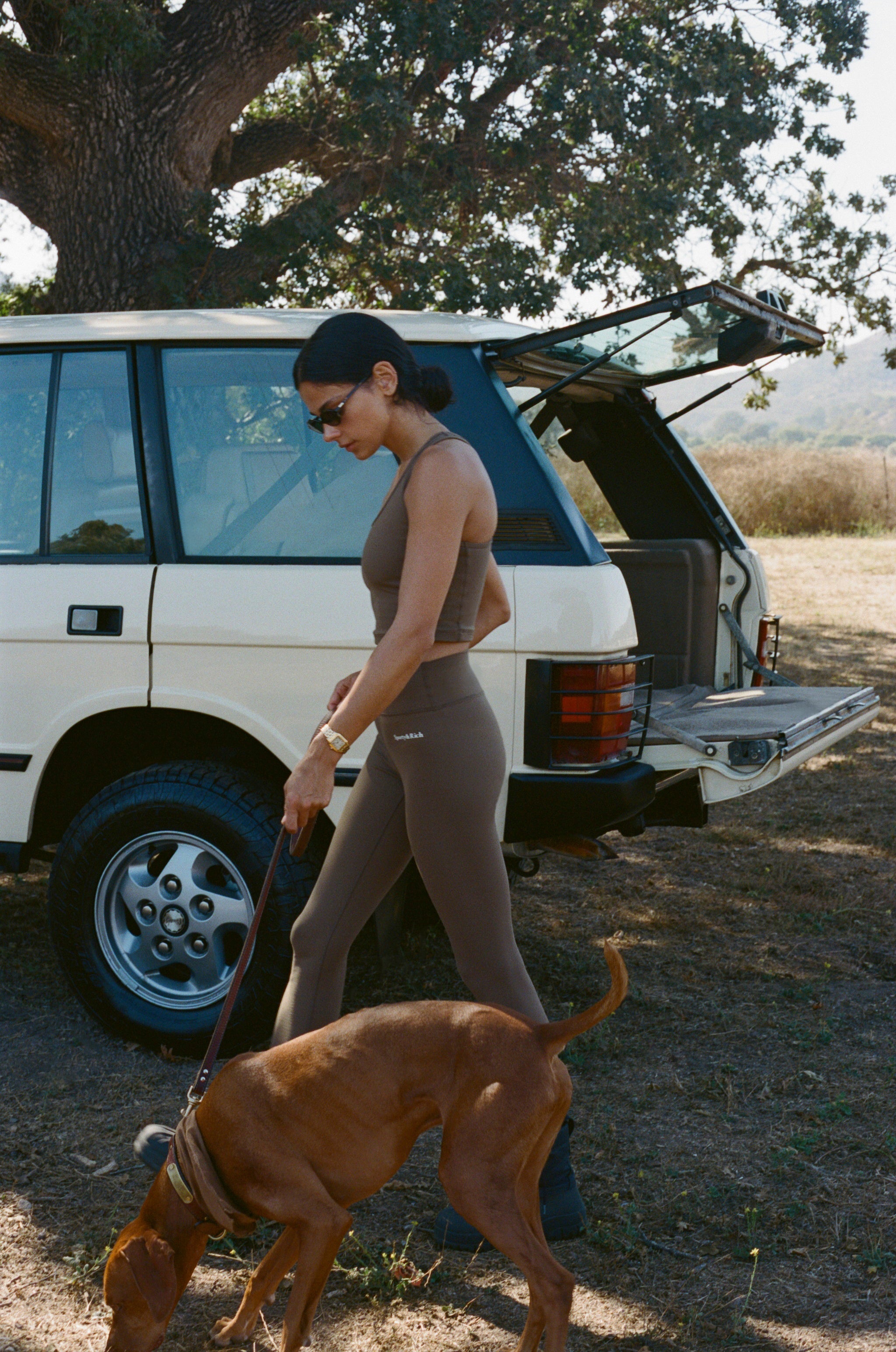 Serif Logo Legging - Toffee/White