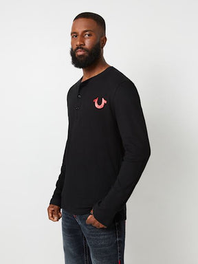 LOGO LONG SLEEVE RIBBED HENLEY TEE