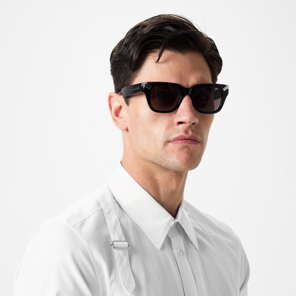 Contrasting Hinge Sunglasses