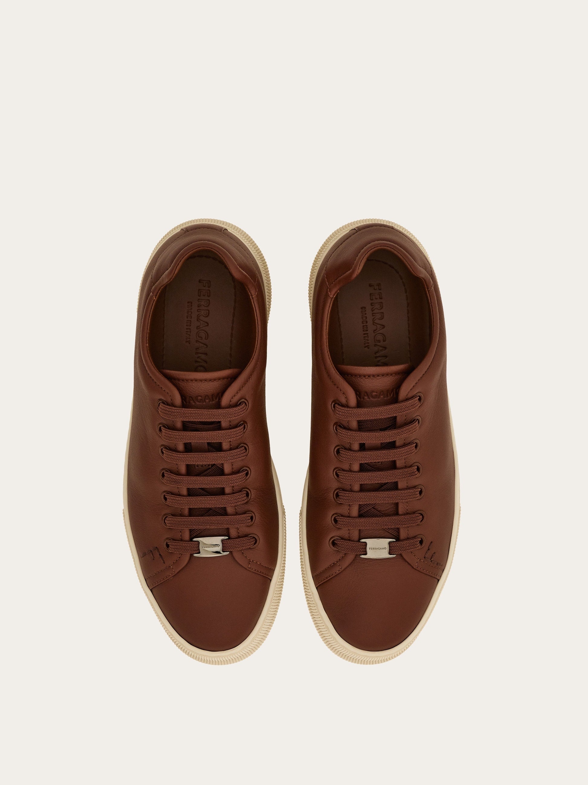 Elastic lace sneaker