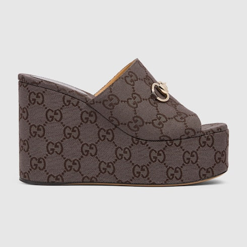 Sandalias con cuña Horsebit para mujer