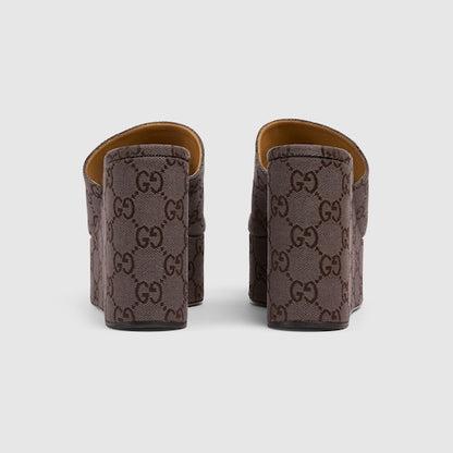 Sandalias con cuña Horsebit para mujer