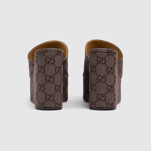 Sandalias con cuña Horsebit para mujer