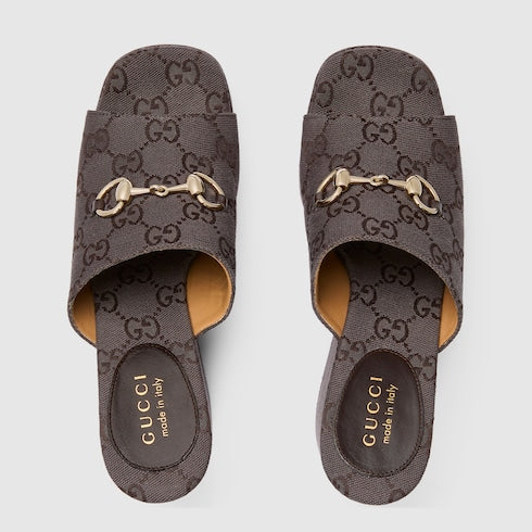 Sandalias con cuña Horsebit para mujer