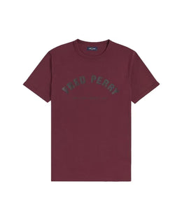 Fred Perry Arch Branded T-Shirt in Burgundy