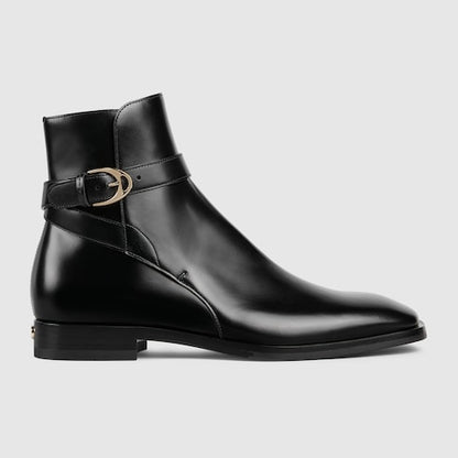 Men's boot with buckle
