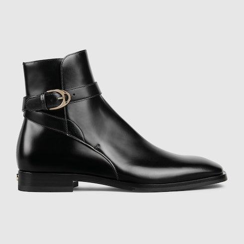 Men's boot with buckle